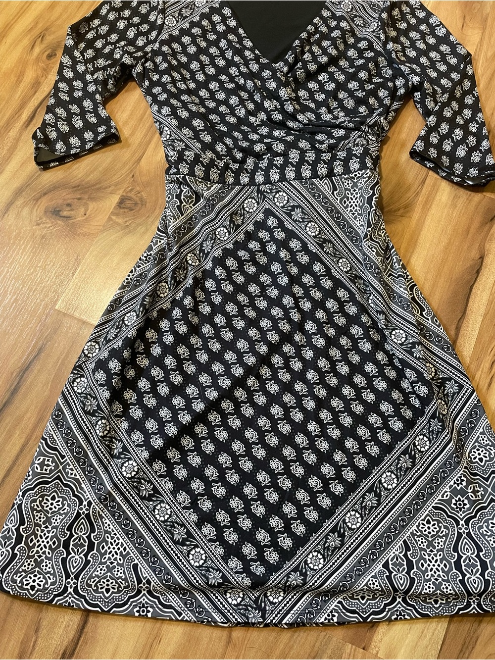 prAna Belladonna Faux Wrap Dress Black White Paisley Floral 3/4 Sleeve Size L - Picture 4 of 8